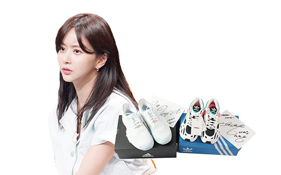 탤런트 한보름은 여성용 운동화와 테니스화를 각각 한 켤레씩 보내왔다. 사진 JTBC·위스타트